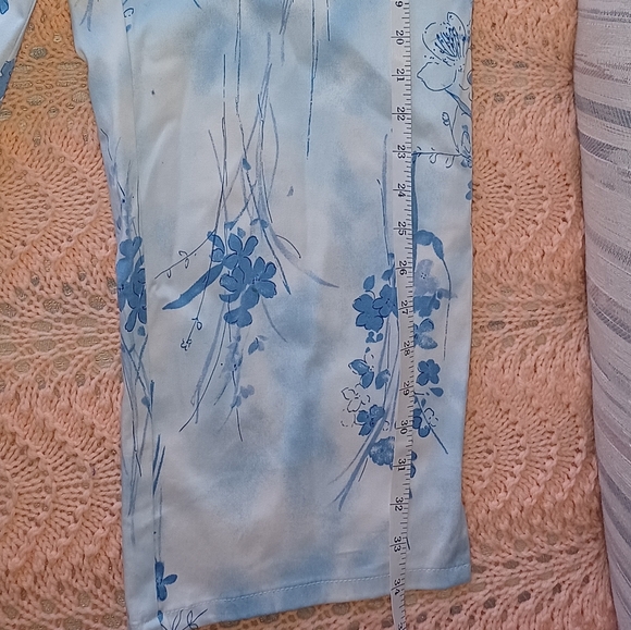 Bill Blass size 14 Capri, blue/white floral, nwt - Picture 3 of 7
